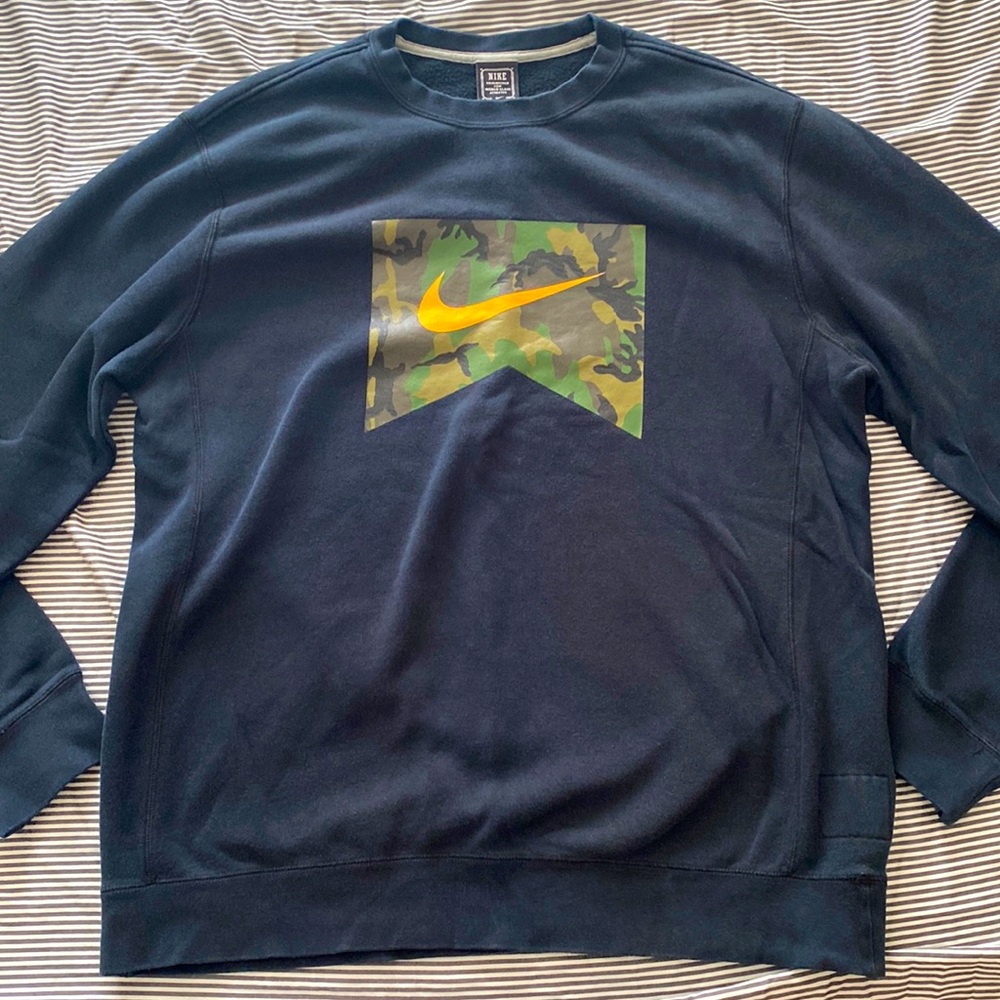 Men’s Nike XLarge Crewneck Sweatshirt Black Nike Logo Camo Print Camouflage